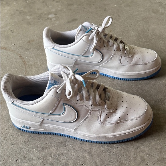 Nike Air Force 1 White with Carolina Blue Details sz12 EUC - Picture 2 of 7